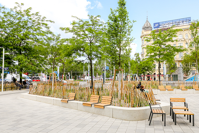 Christian Broda Platz Der begrünte und aufgewertete Christian-Broda-Platze als "Foyer" zur Mariahilfer Sraße. © Stadt Wien / Christian Fürthner