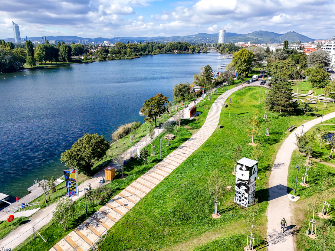 Luftaufnahme vom Bank Austria Park an der Alten Donau