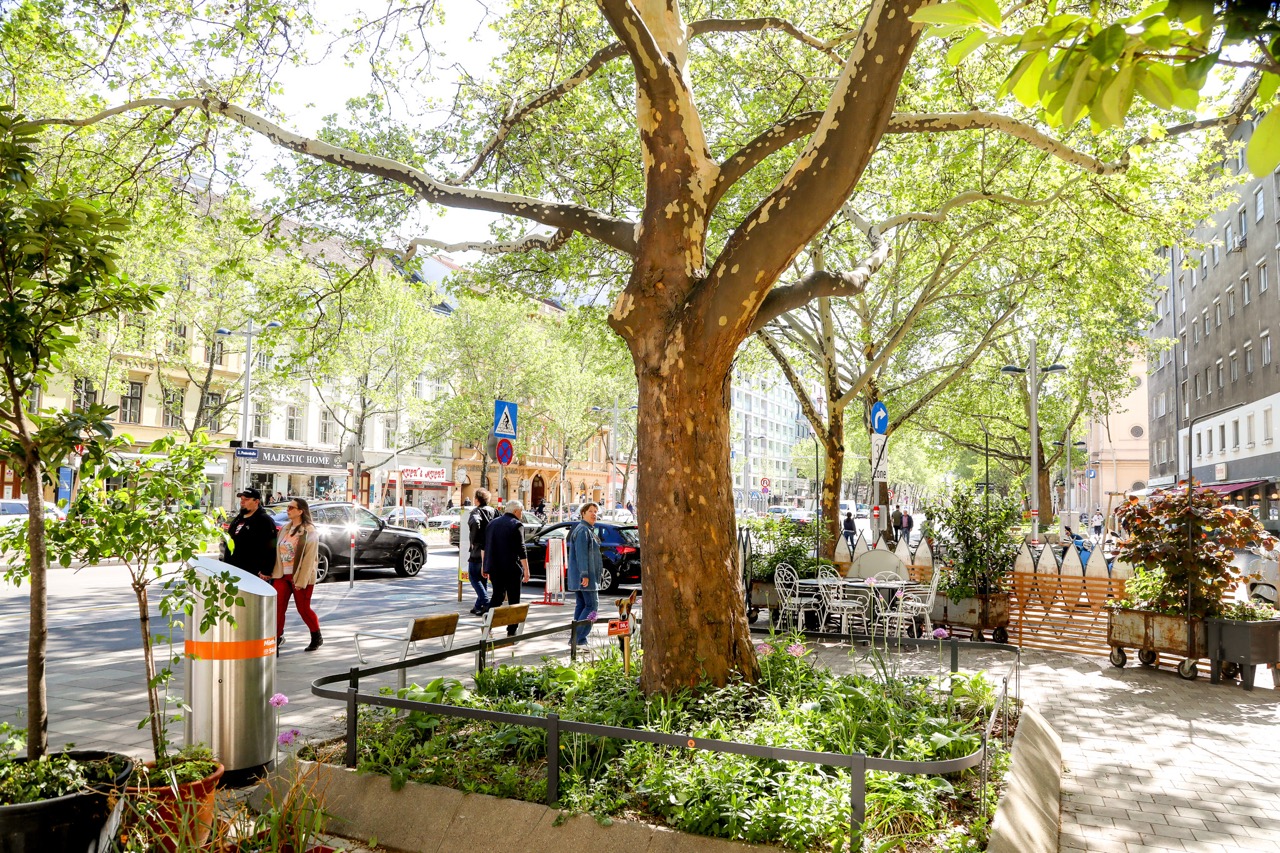 Rosl-Bernd-Platz Aufgewertetes Umfeld der Praterstraße wie hier am Rosl-Bernd-Platz