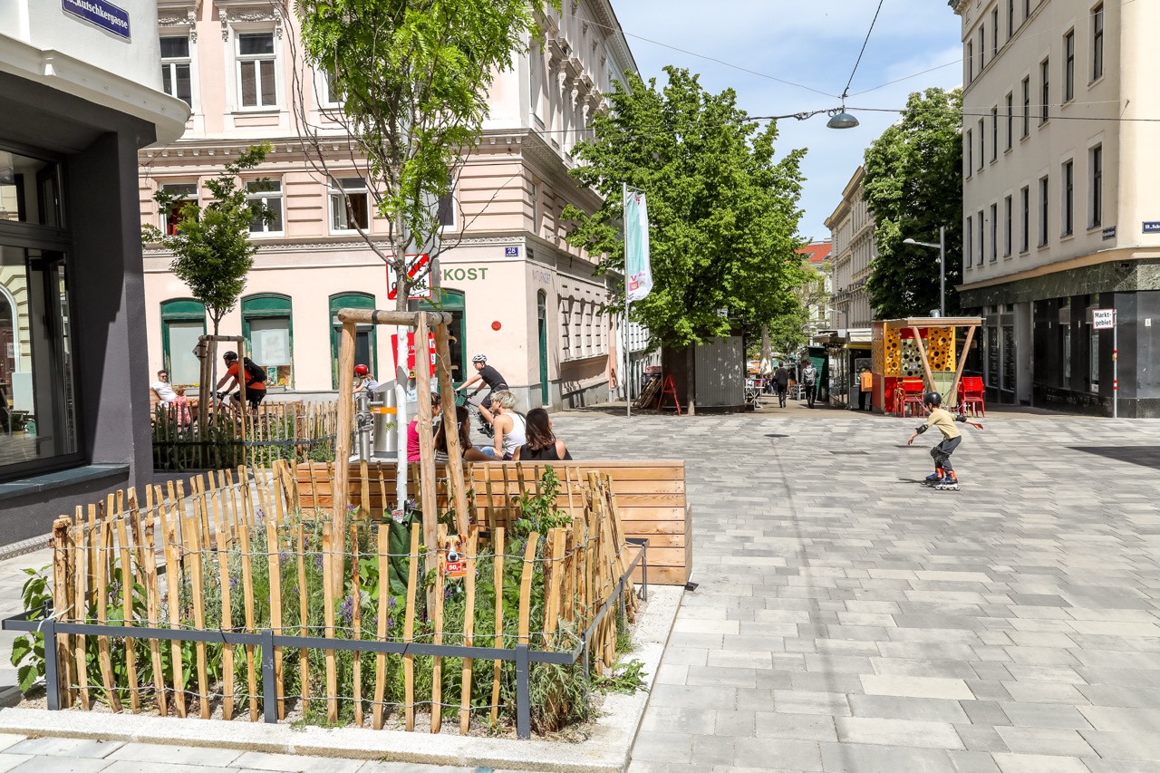 Schulgasse Mehr Aufenthaltsqualität durch Begrünung und Entsiegelung