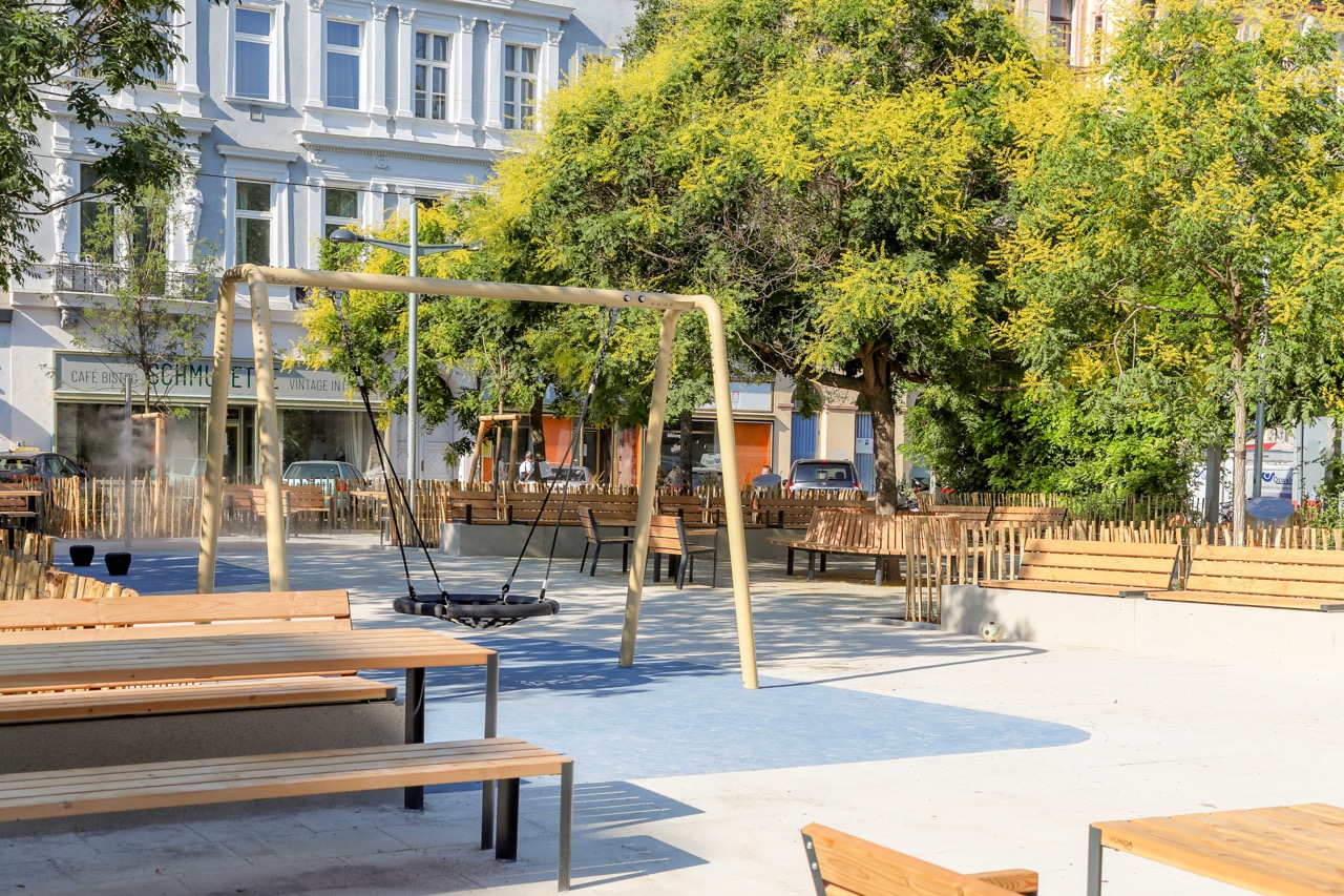 Volkertplatz-Netzschaukel Netzschaukel am umgestalteten Volkertplatz